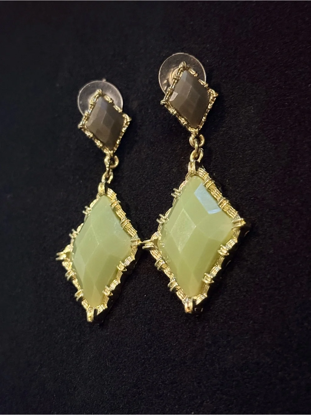 Green & Grey Diamond-shaped Dangle Drop Earring With Intricate Gold Framing